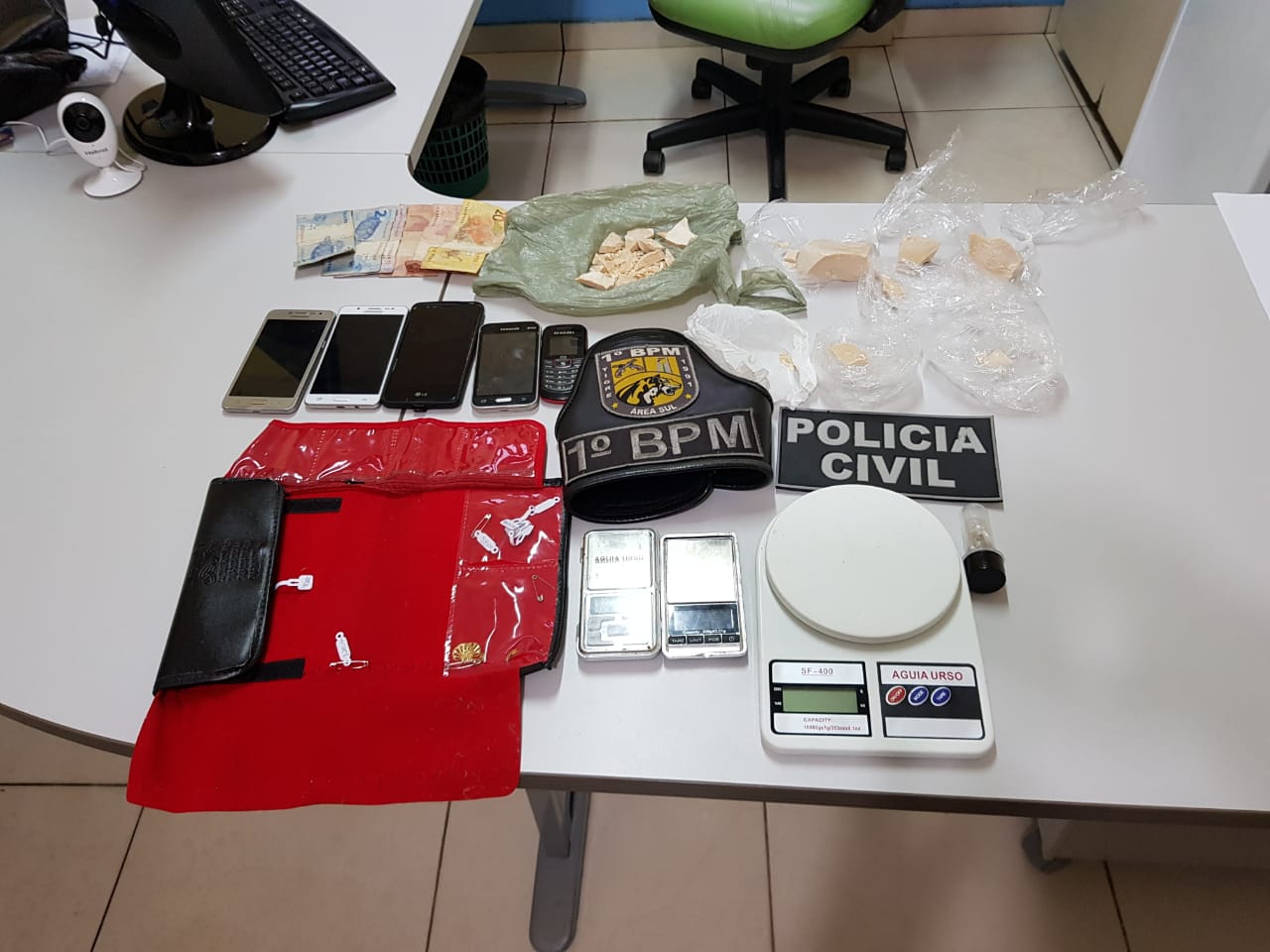 POLÍCIA CIVIL APREENDEU UM MENOR QUE PRATICOU ASSALTO E PRENDEU DOIS HOMENS POR TRÁFICO DE DROGAS NA FAZENDINHA